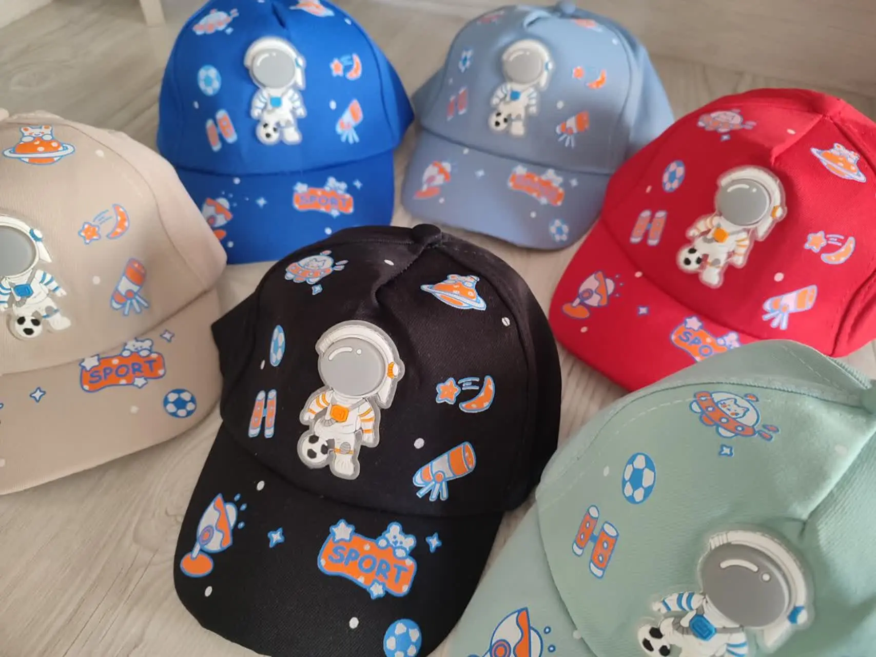 کلاه چراغدار طرح فضانورد تا ۲٫۵ سال اندازه میشه 
