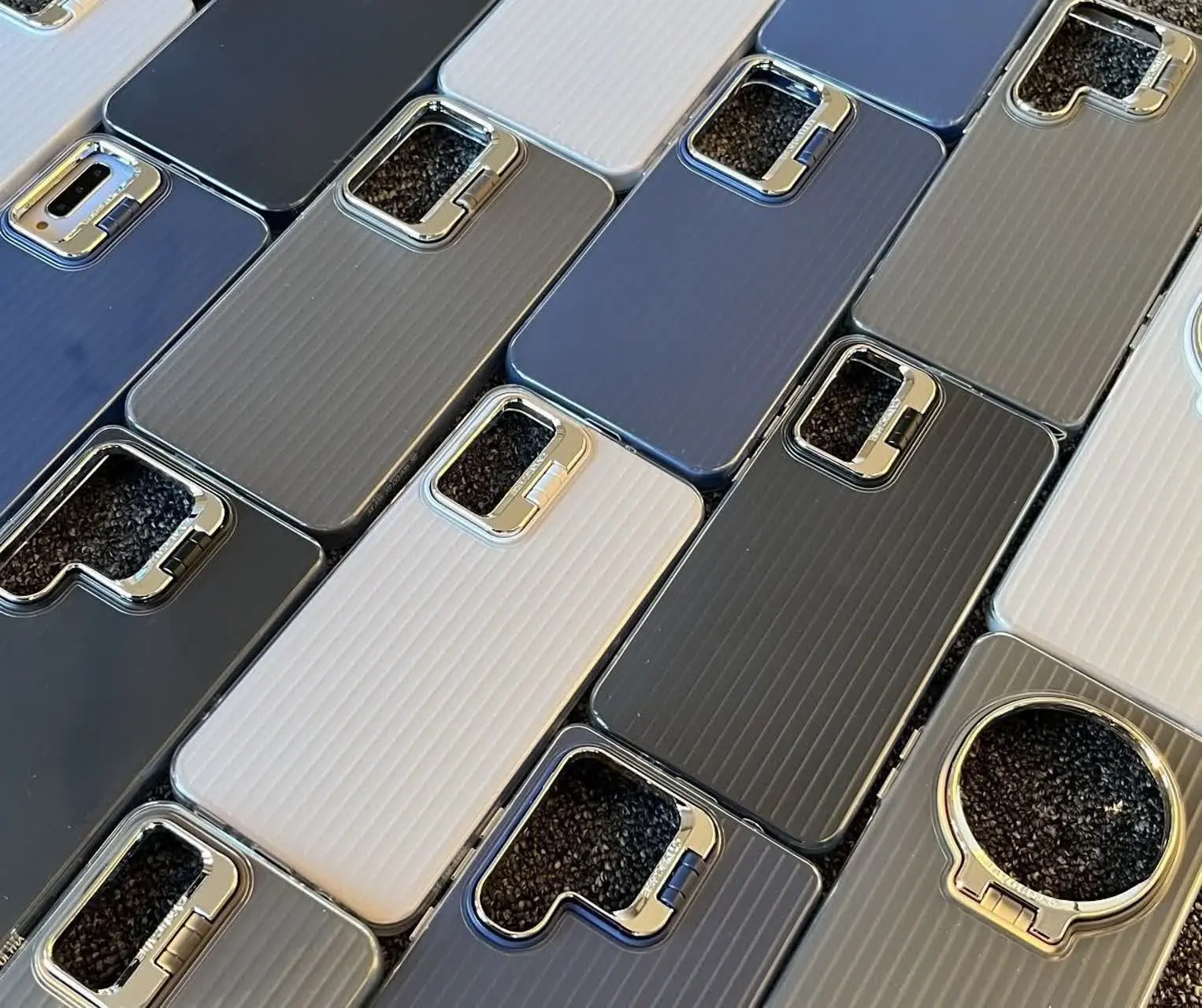 قاب کرکره‌ای سه‌کاره محافظ لنز متحرک برای امنیت کامل دوربین استند کاربردی برای راحتی تماشای ویدیو و تماس‌‌ها پشت کرکره‌ای با لایه طلق ۳D برای جذابیت و استحکام بیشتر مخصوص انواع #شیائومی و #س