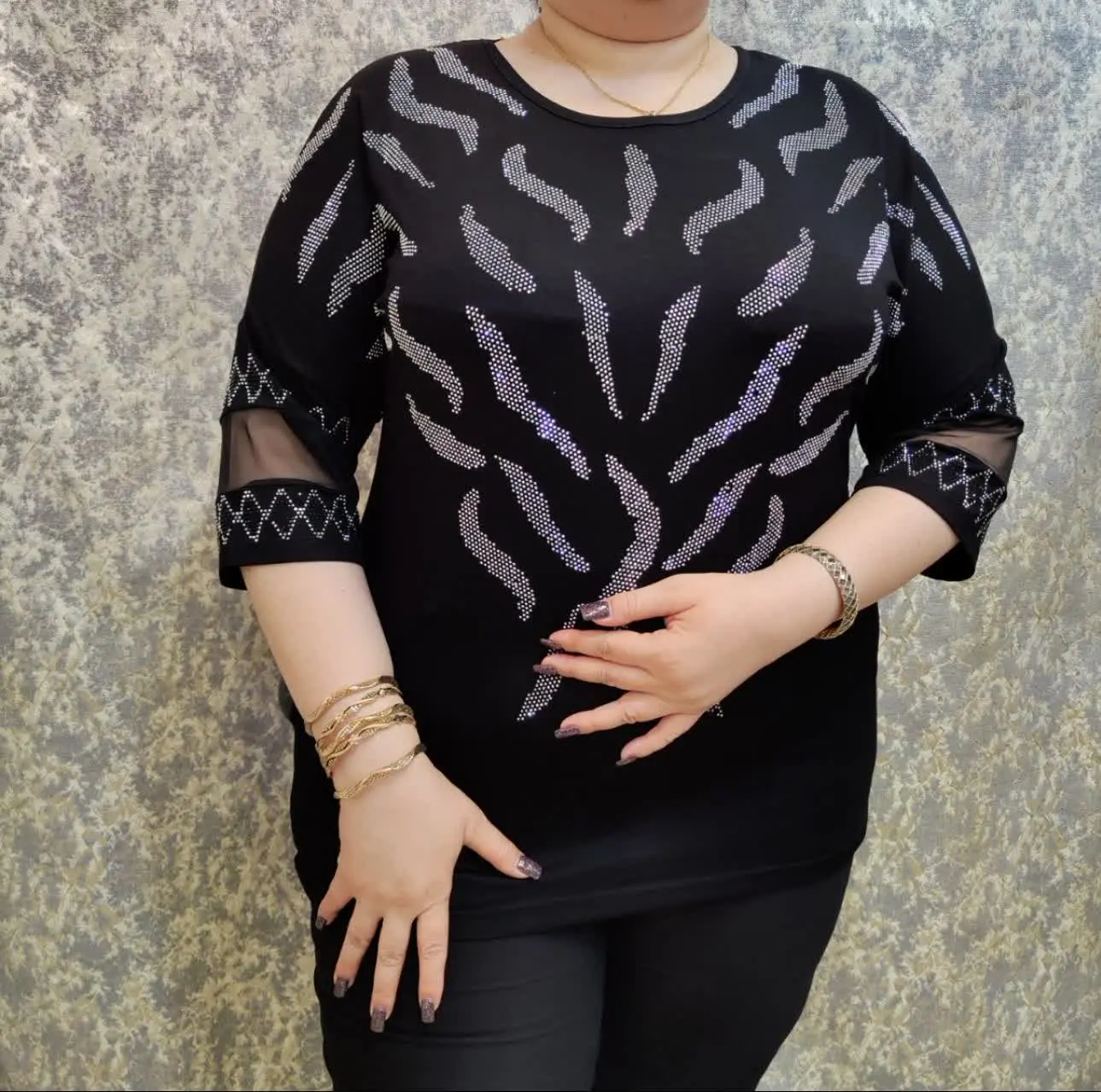 تو مجلس با این بلوز میدرخشی
