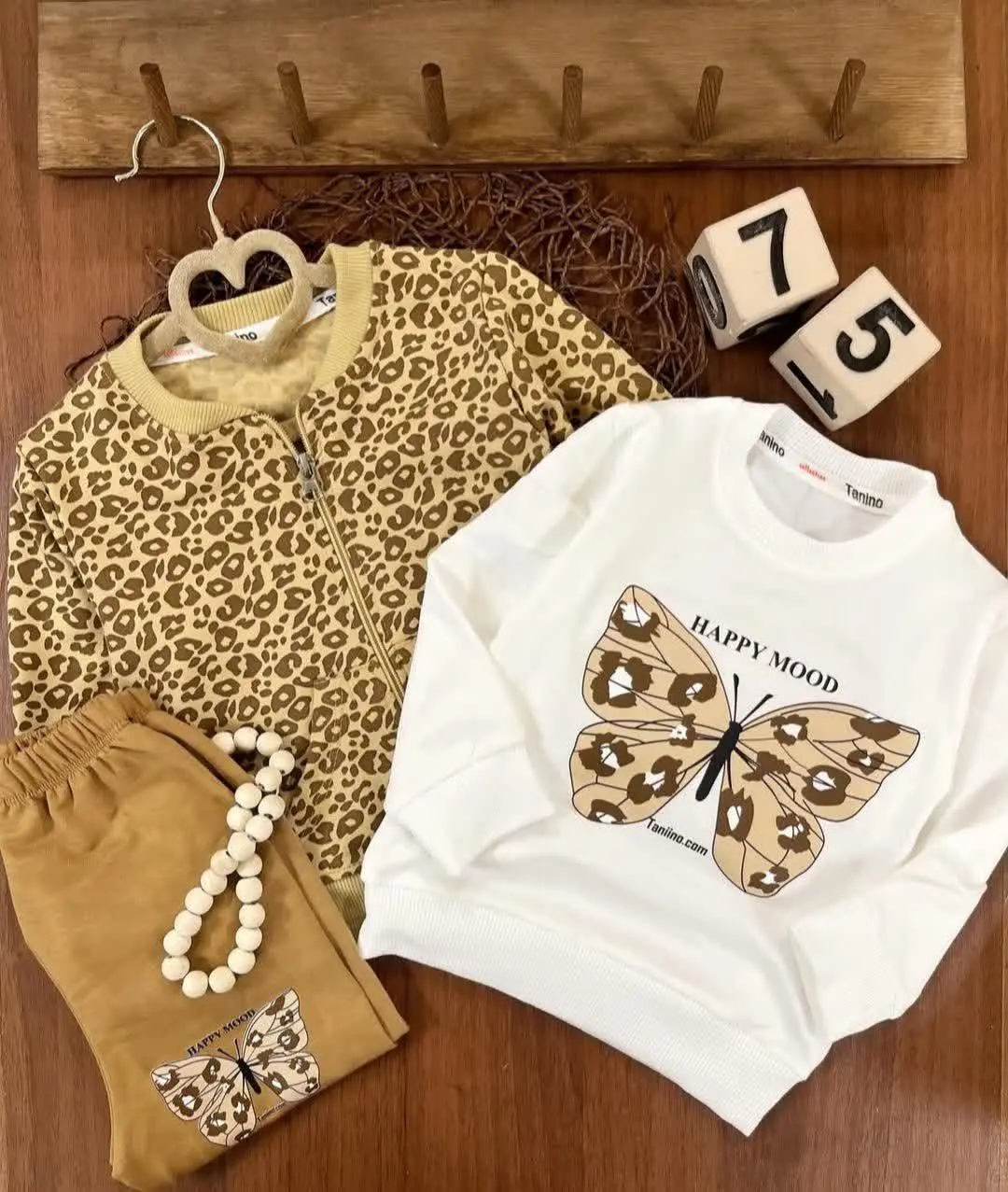 شامل سویشرت. شلوار. بلوز آس...