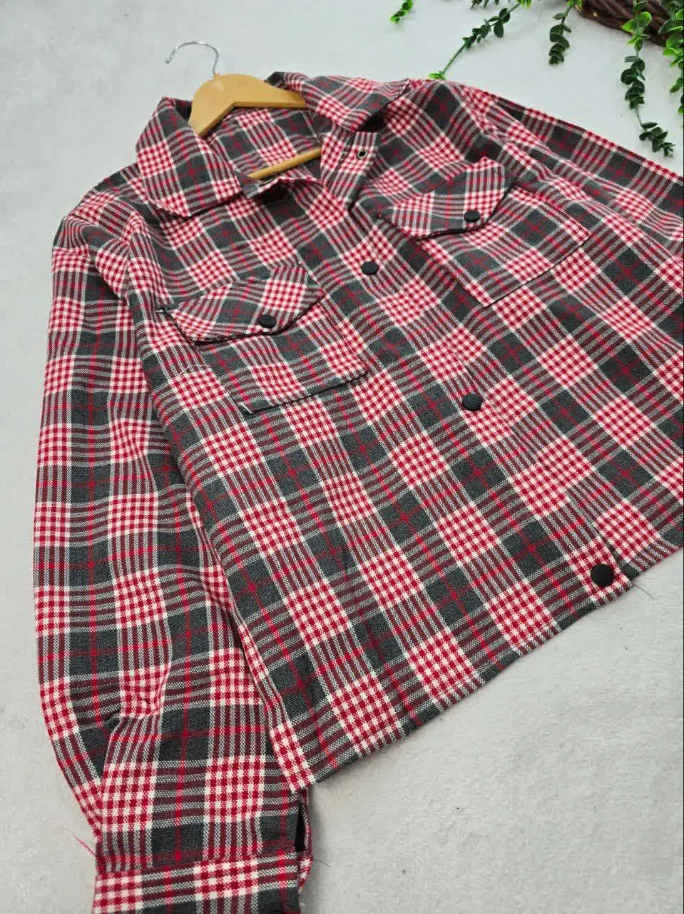 کراپ کت نورا