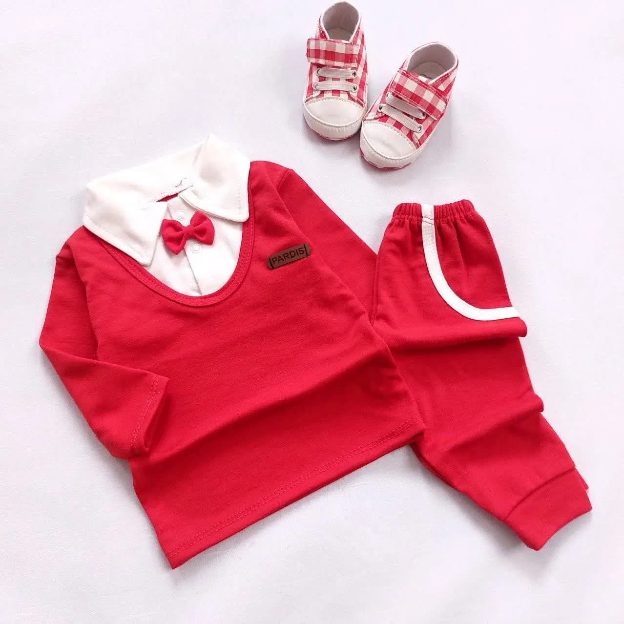 بلوز شلوار قرمز یقه دار
