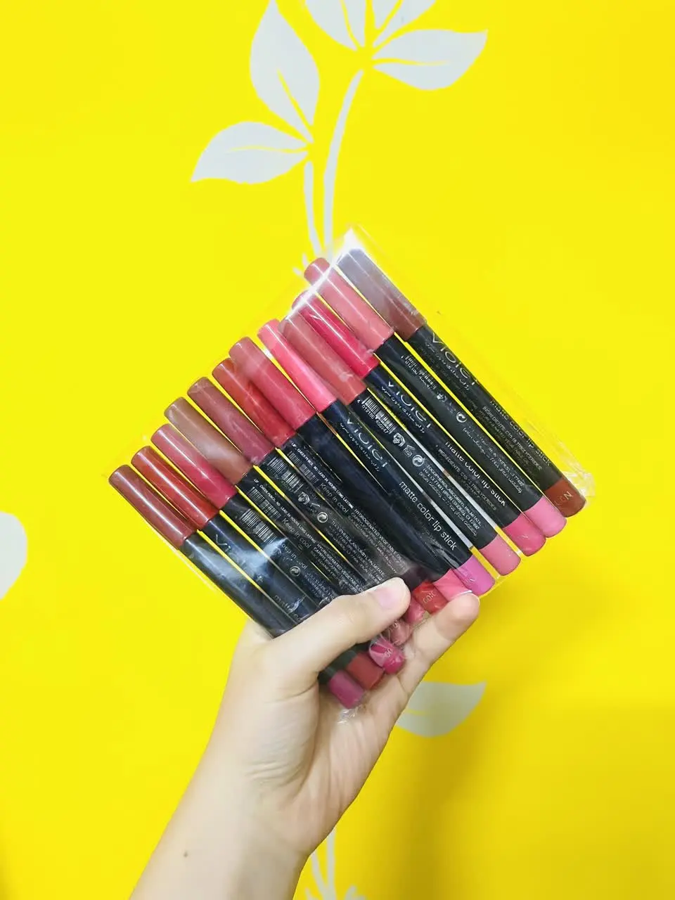 روی لب ماته 🥰
