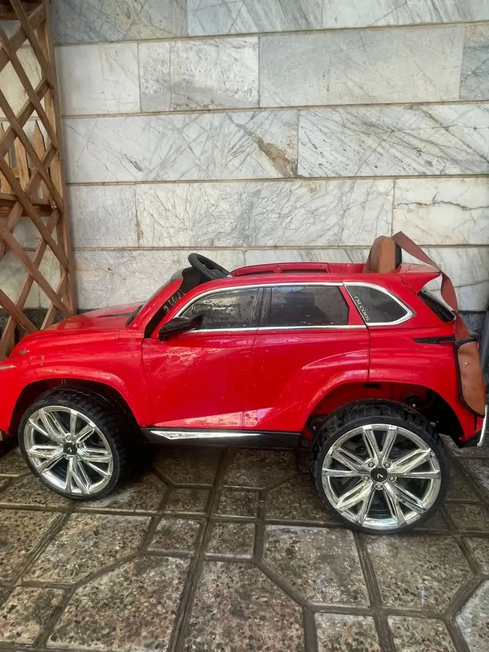 ماشین شارژی سالم از دبی برای دخترم آوردن 
