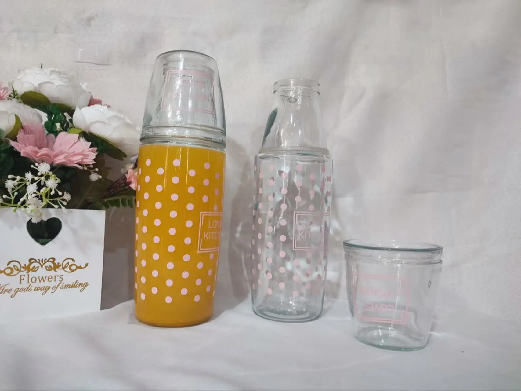 بطری اب لیوان دار شیشه‌ای
