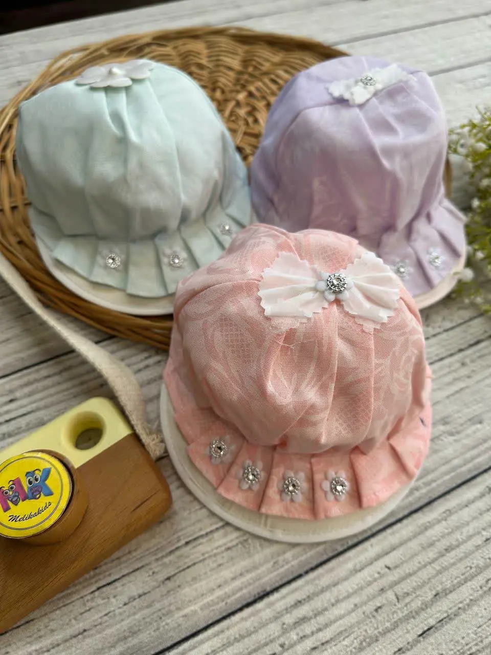 کلاه نقابدار طرح پاپیونی گلدار نوزادی و کودک کد ۷۱۰۶۴ 
