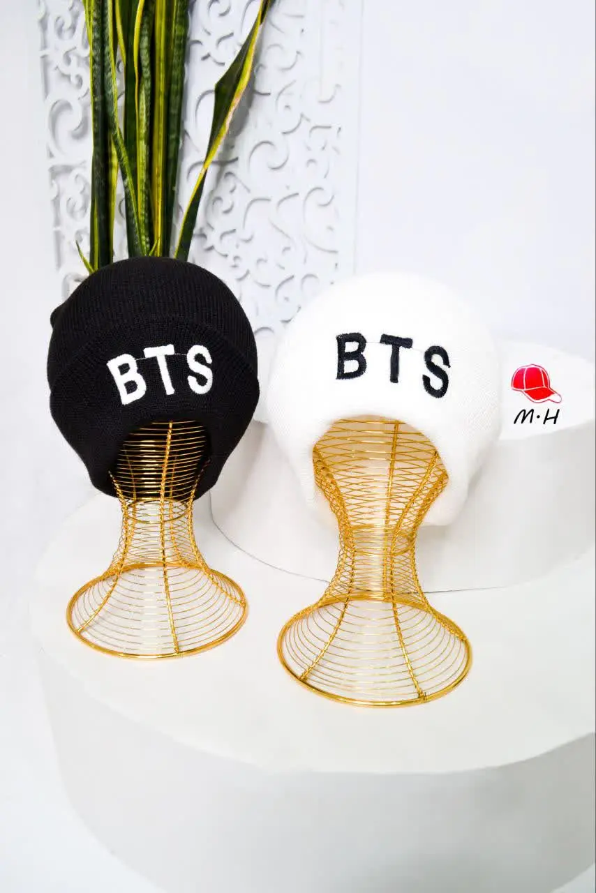 کلاه سفید و مشکی BTS🫠🫠
