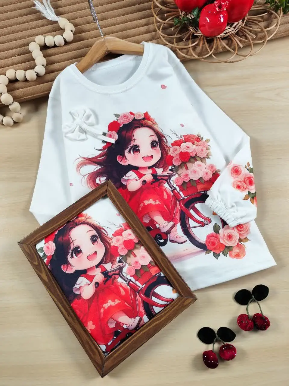 بلوز تک یلدایی دختر و گل صورتی