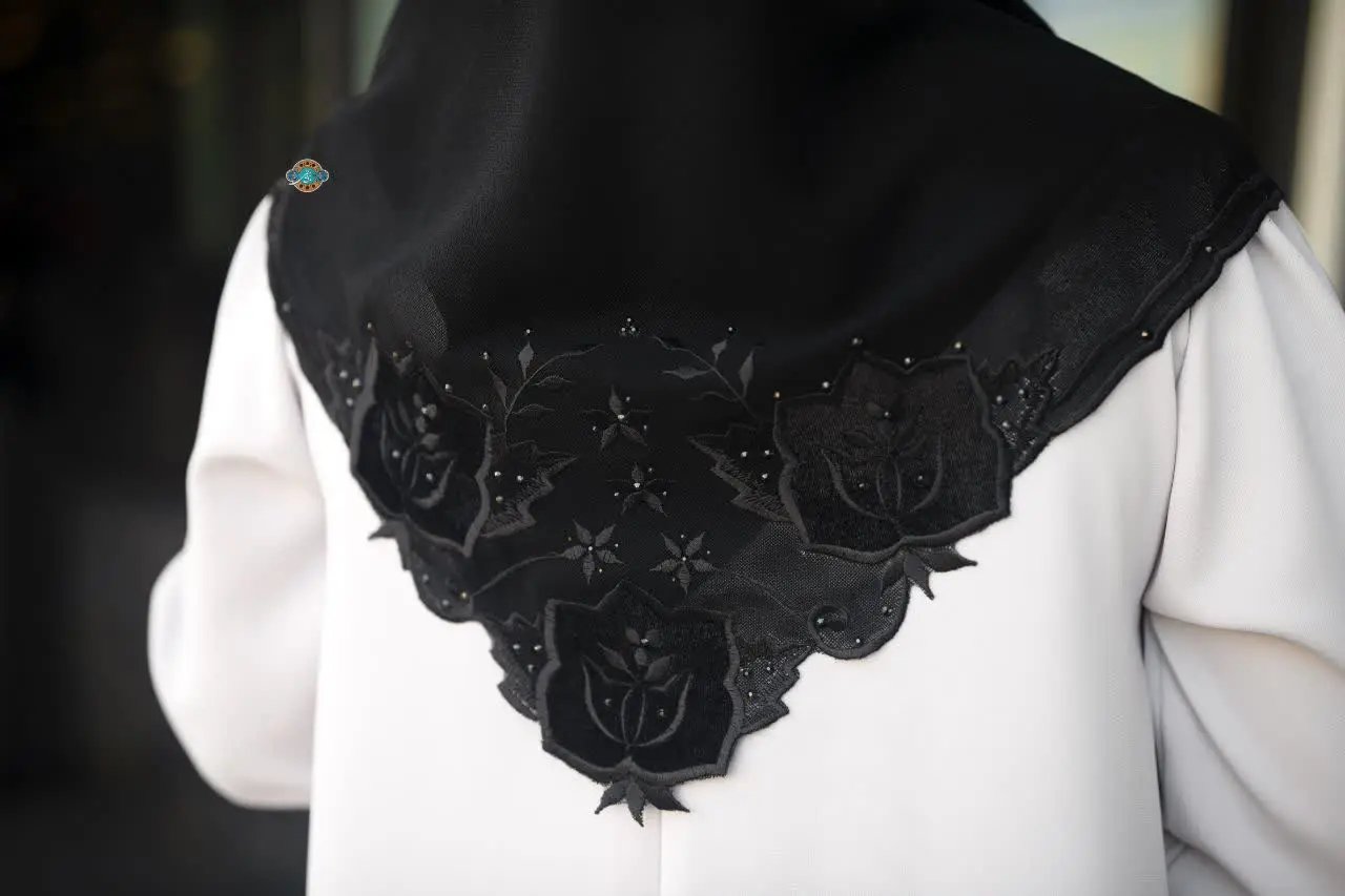 روسری گلدوزی کد ۲۱۰