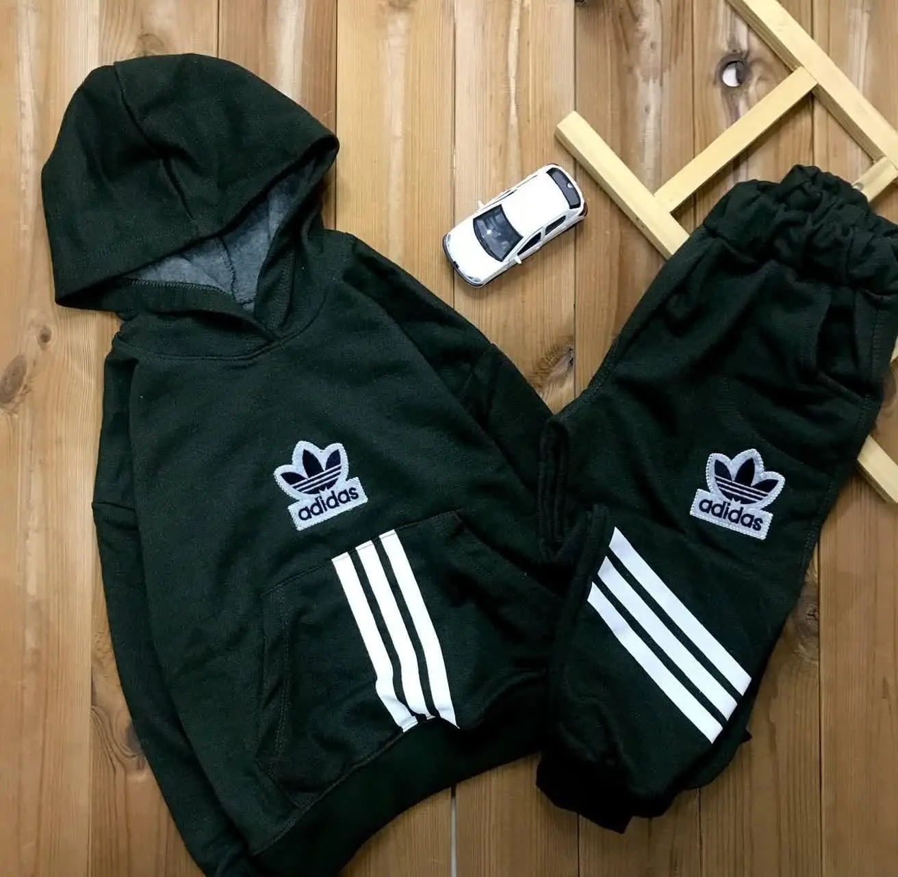 🤩🤩عشق آدیداسا این ست رو از دست ندید🤩🤩
