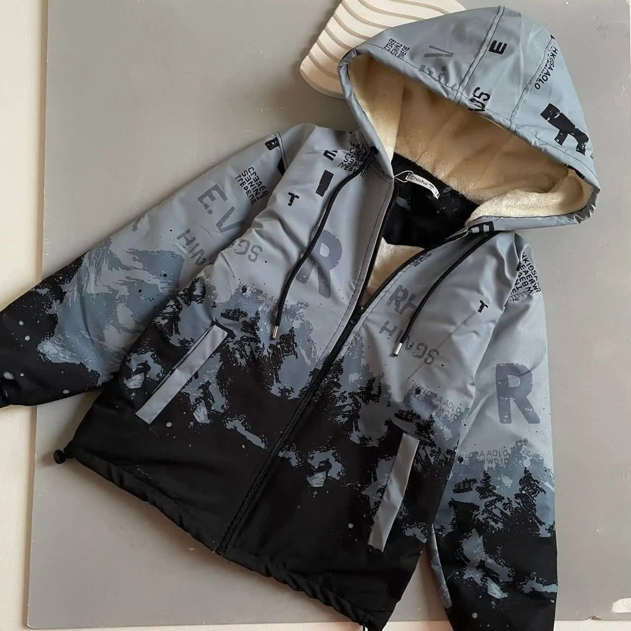 کاپشن گرم و ضخیم