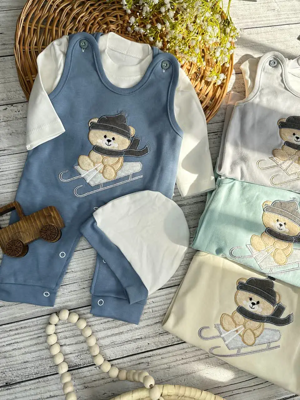 سرهمی پیشبندی طرح خرس اسکیت سوار نوزادی و کودک کد ۱۱۲۰۷۲ 
