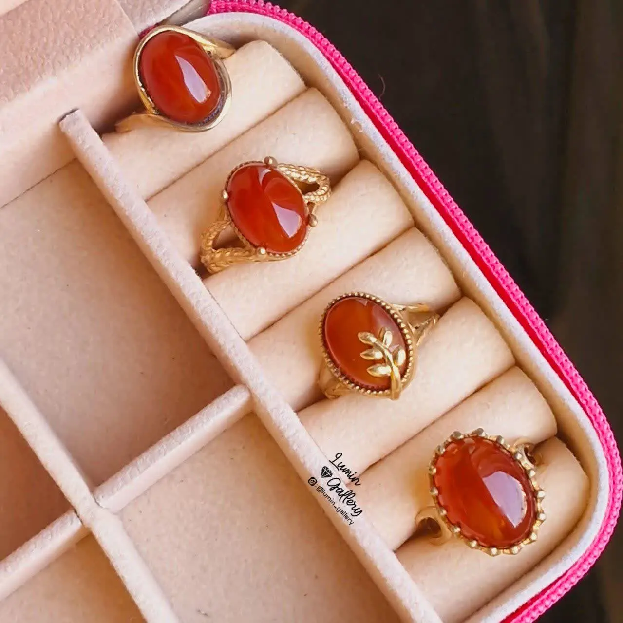 آخخخ چه رنگ و لعابی دارن
