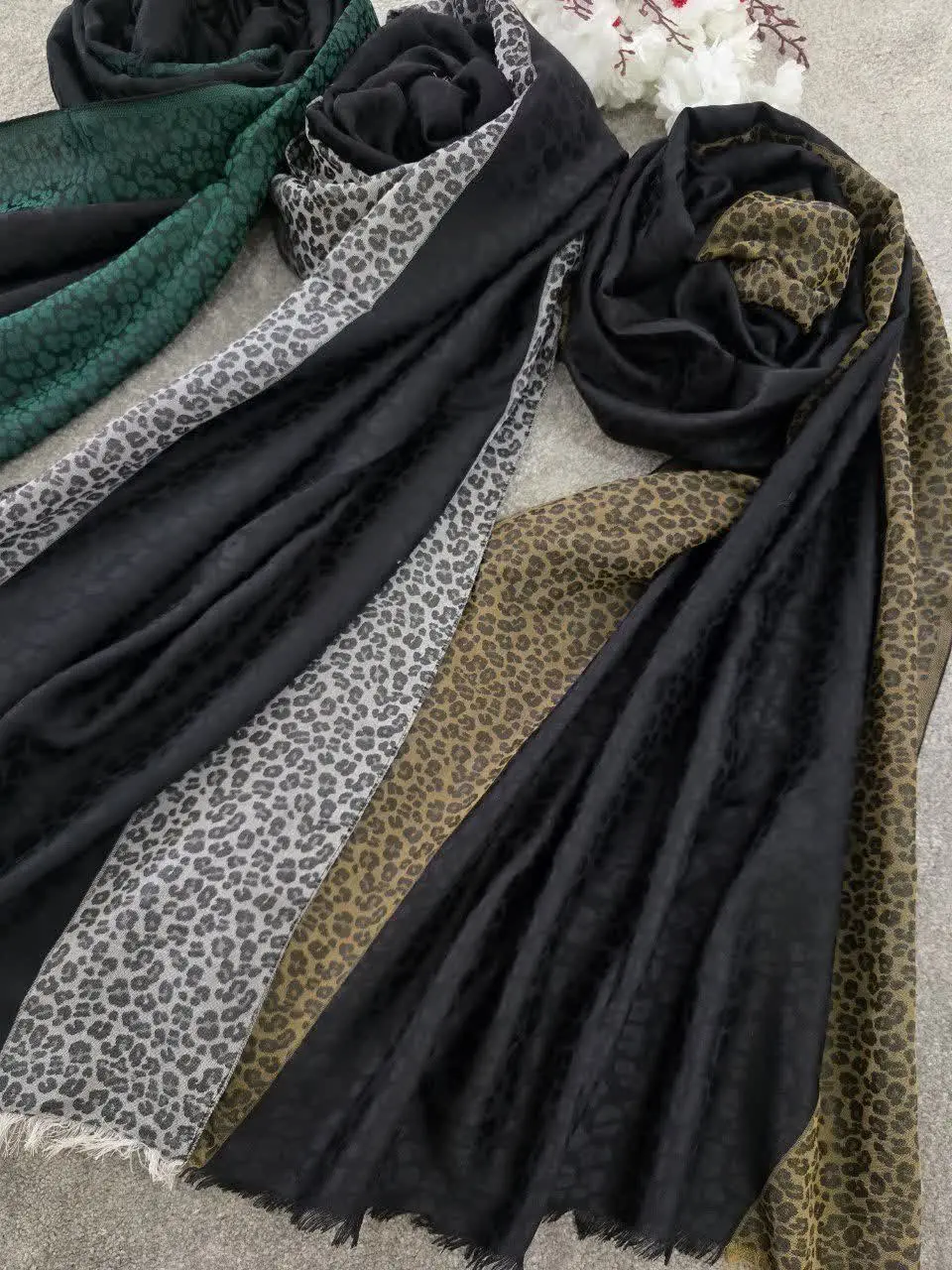 شال طرحدار پلنگی