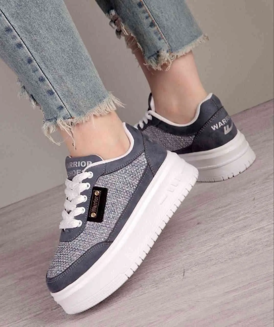 رنگ بندی: سفید - کرم - رنگ لی