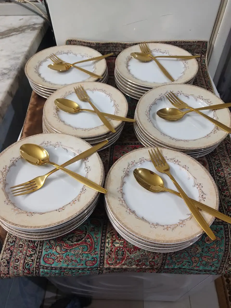 سرویس چینی غذا خوری دور طلا...