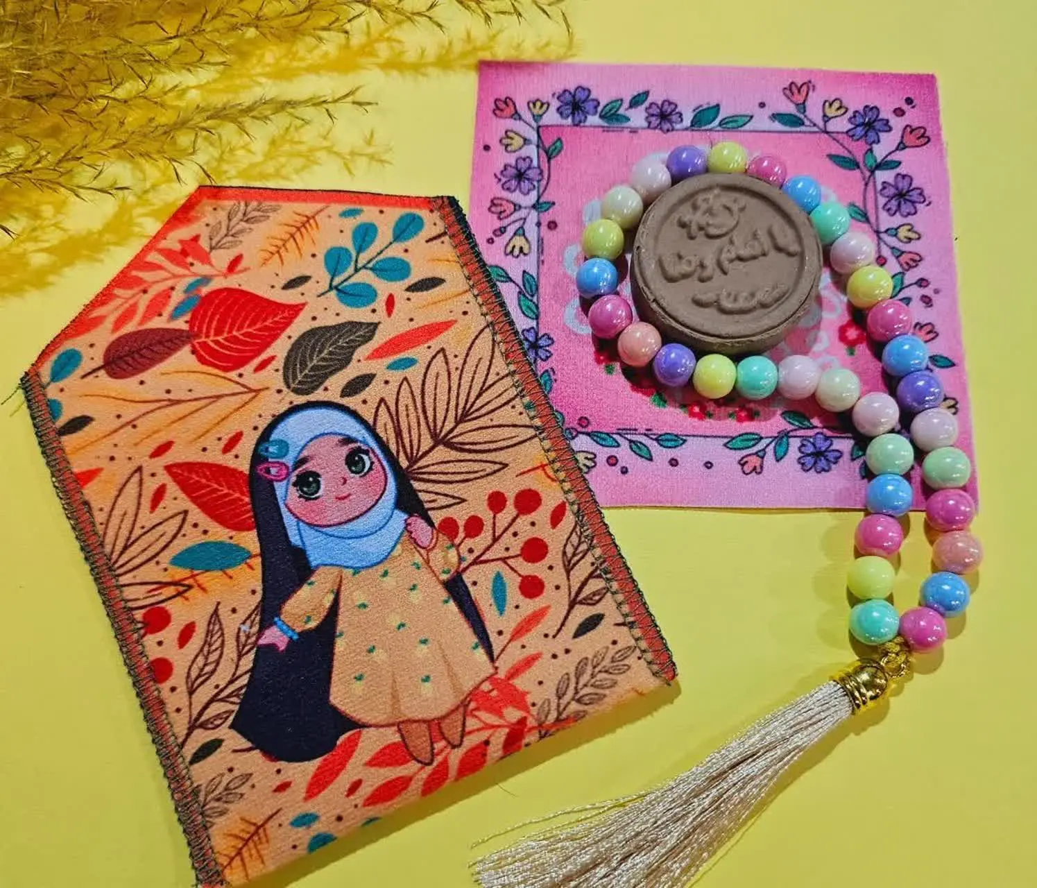 جانماز جیبی مخمل دوتیکه (جامهری و سجاده) ویژه روز دختر👆
