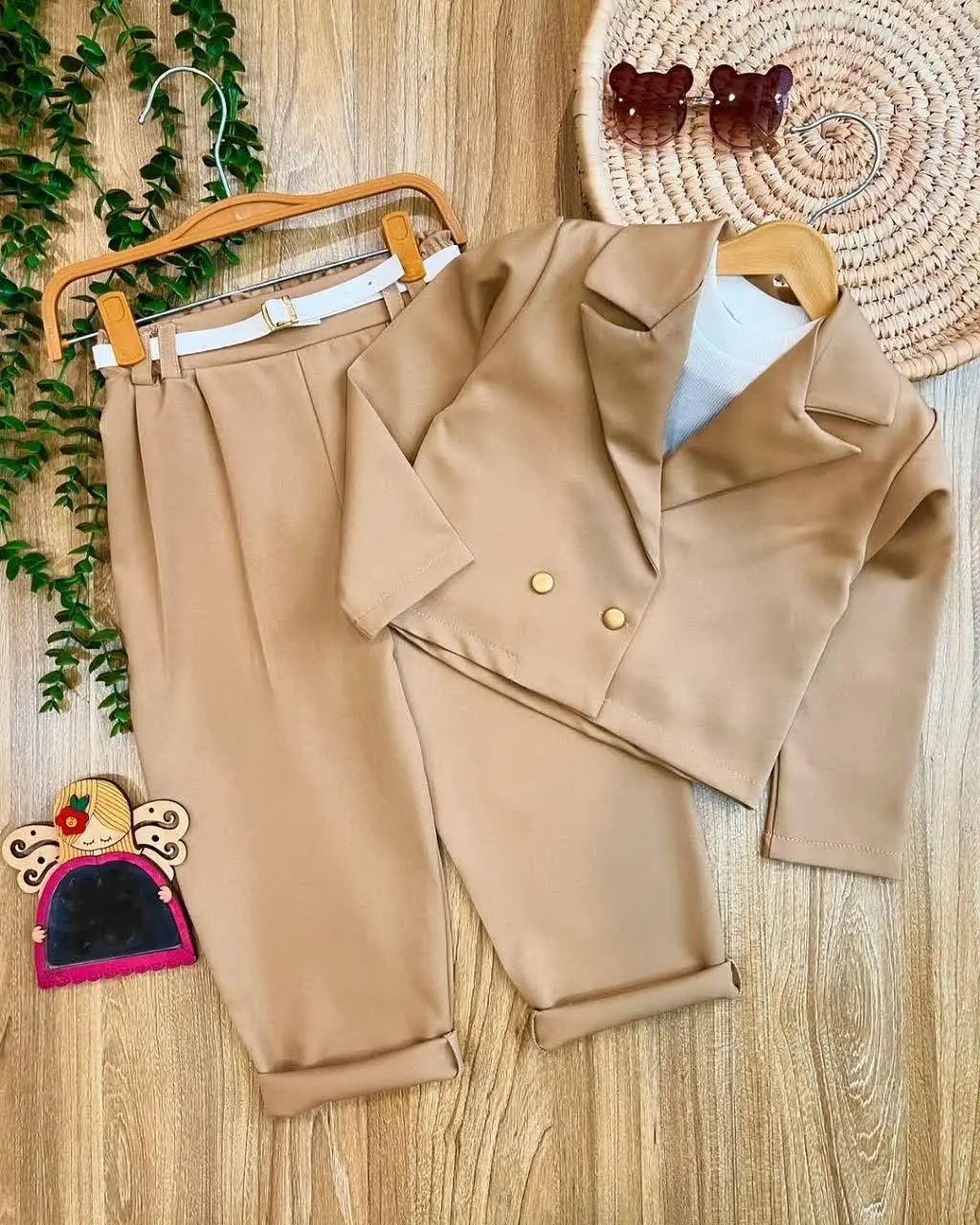 مدل #کت کوتاهه اما فاق #شلوار بلنده و بدن رو میپوشونه
