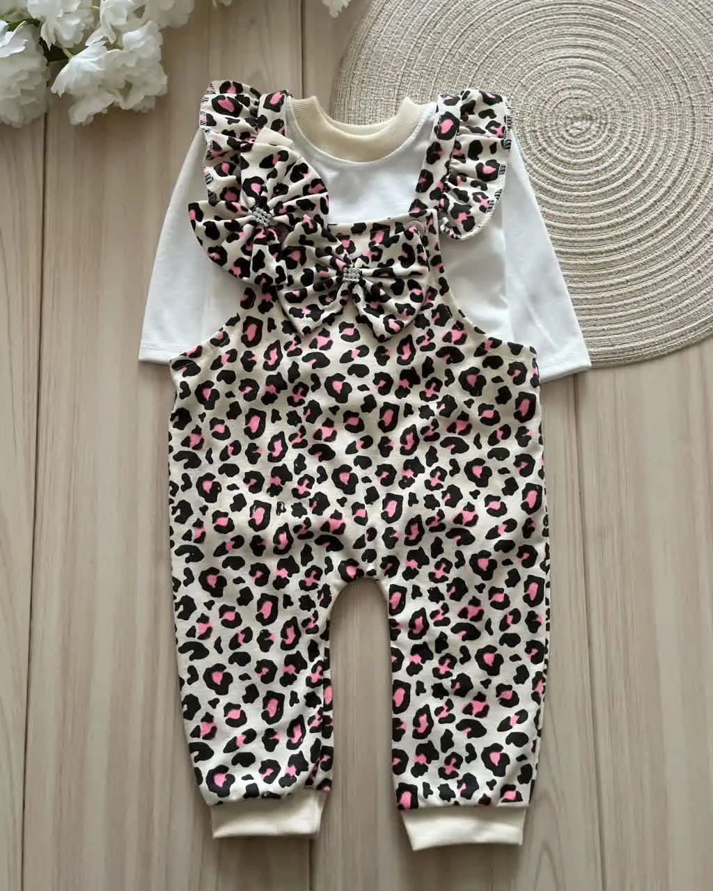 لباس نوزادی دو تیکه پیشبندی پلنگی
