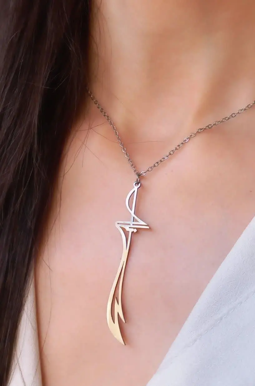 مشخصات این گردنبند زیبا وبی...