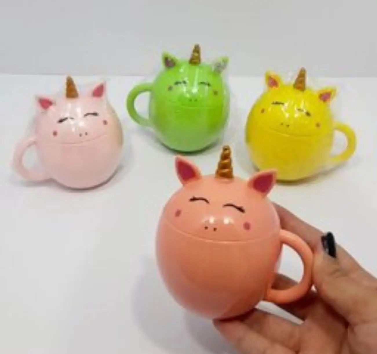 لیوان بزرگ شاخ دار مدرسه
