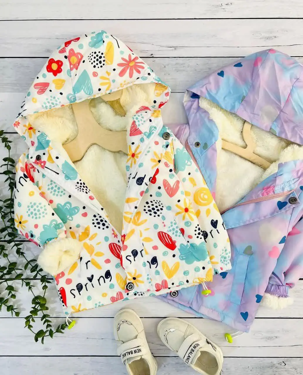 کاپشن دخترانه (سمت چپ) 
