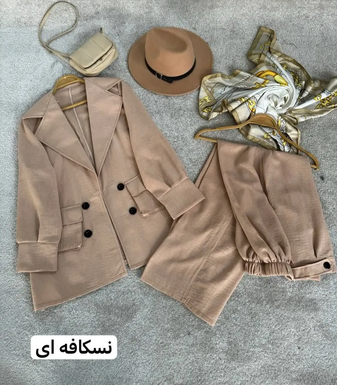 🌻 نام: مانتو شلوار لاله
