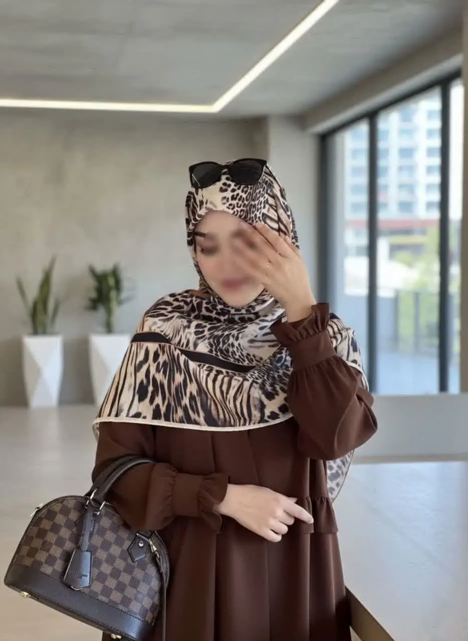 با طیف رنگی کرم تا قهوه ای...