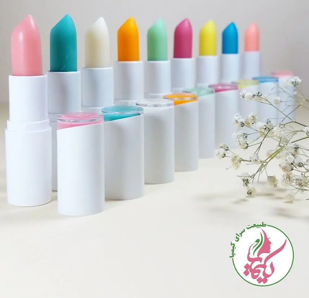 یکی از مهم‌ترین چیزهایی که همیشه باید داخل کیفمون👛 و همراهمون داشته باشیم #بالم_لب هست. 👌
