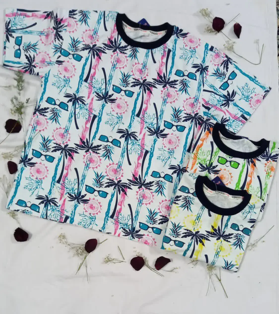 تیشرت پسرانه در سه رنگ موجود در تصویر 
