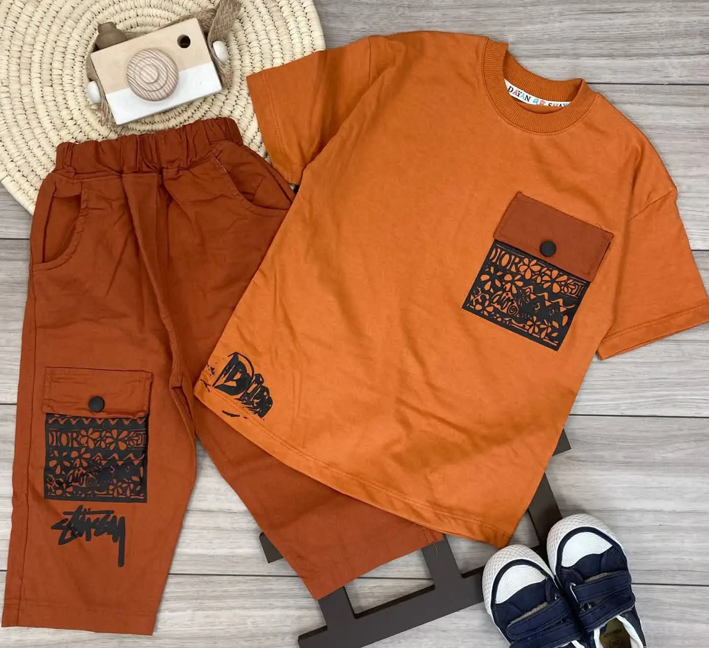 اگه خودم میخواستم واسه تابستون خرید کنم، یه لباسی میگرفتم که جنسش اصلا پلاستیک نداشته باشه و در عین حال که نرم و لطیفه، خنک هم باشه. مثل همین لباس👆
