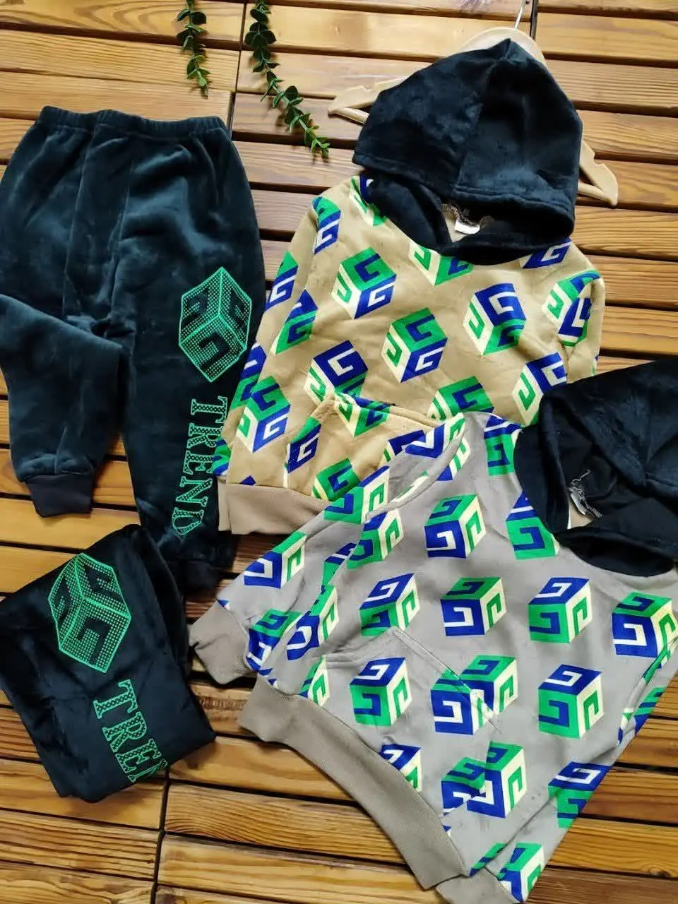 اگه میخای کل زمستون راحت باشین این ستای مخمل از دست ندین ☺️☺️
