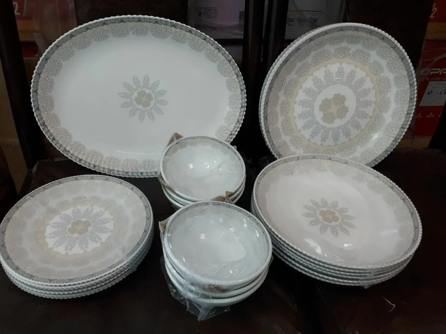 شامل ۶ عدد پلو ۶ عدد خورشت...