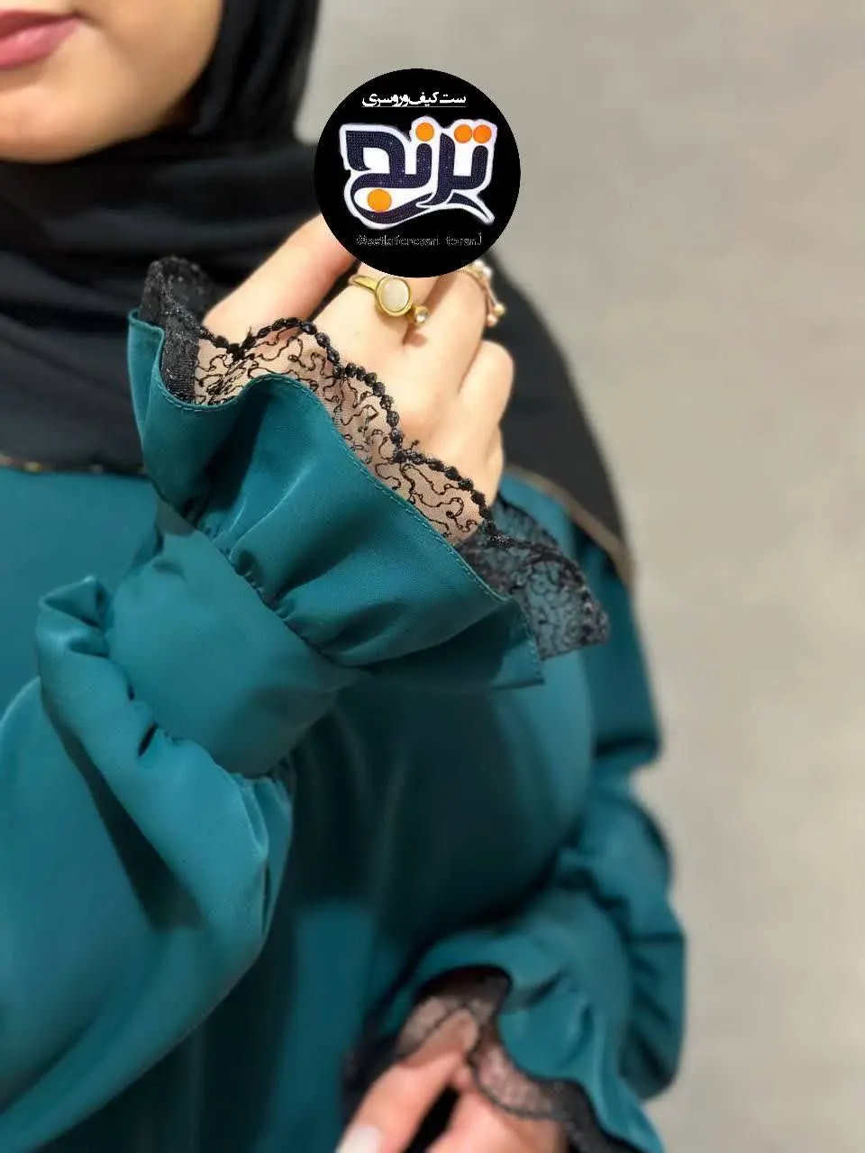 اگر دنبال مانتو عبایی شیک و پوشیده هستی ابیا اینجا تولیدیشو پیدا کردم 😍👆
