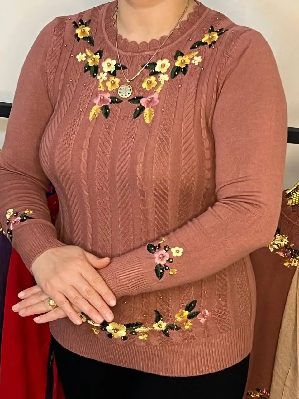 🌸بلوز بافت گپ وارداتی گلدوزی شده😍
