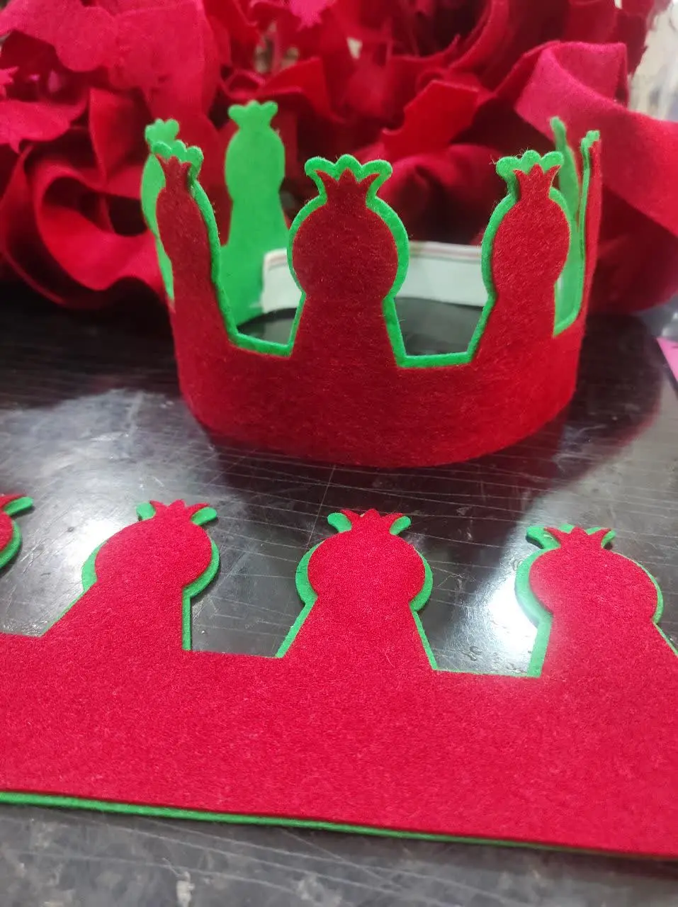 ماهمچنان کارگاه سخت مشغولیم تا سفارش‌های شما به موقع برسه😊
