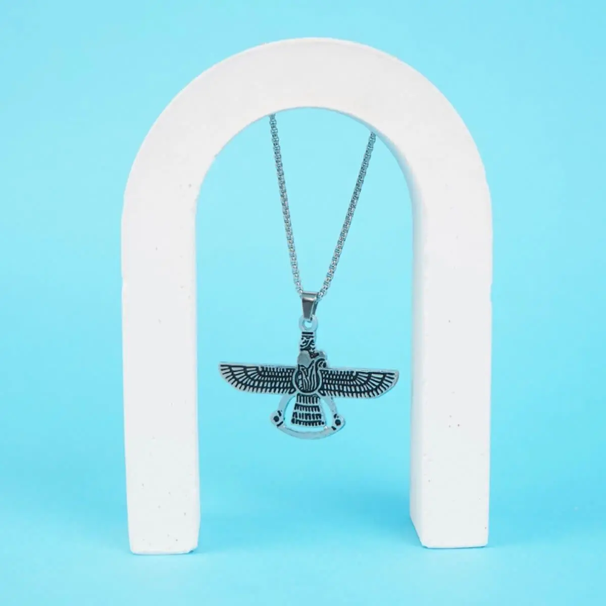 🔥 #گردنبند نقره‌ای با #آویز #فروهر🔥
