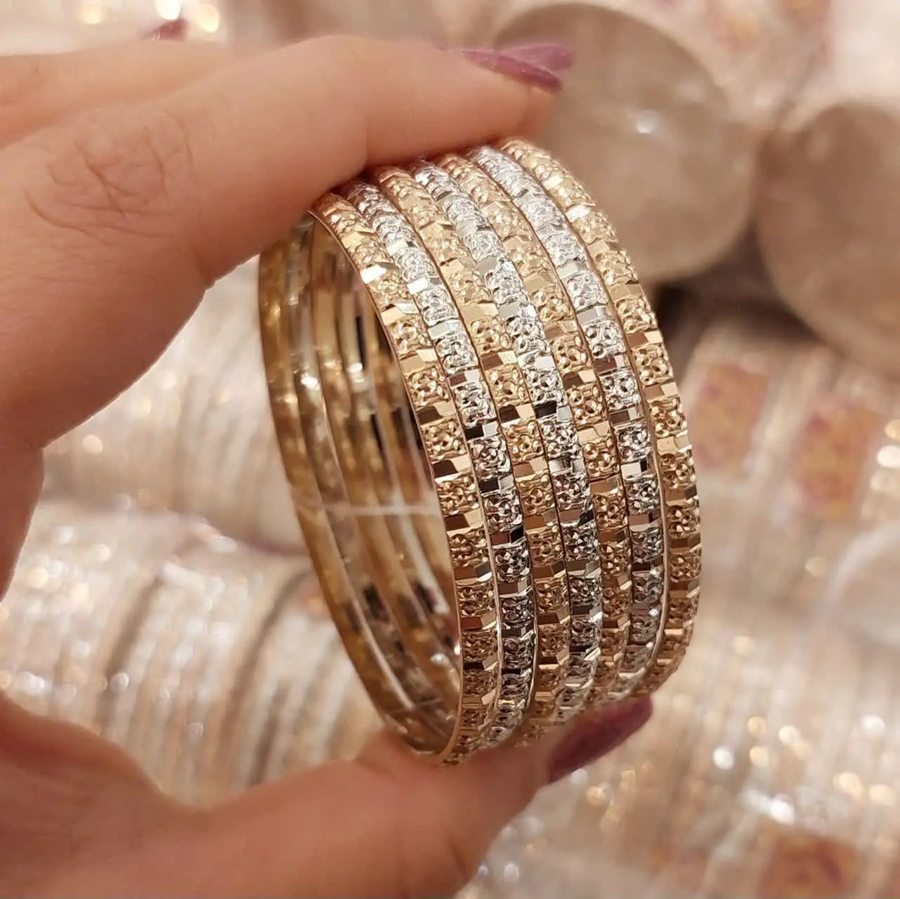 پرطرفدارترین #النگو‌های دورنگ ریز ۳میل طلا‌روس دوباره شارژ شد 👌
