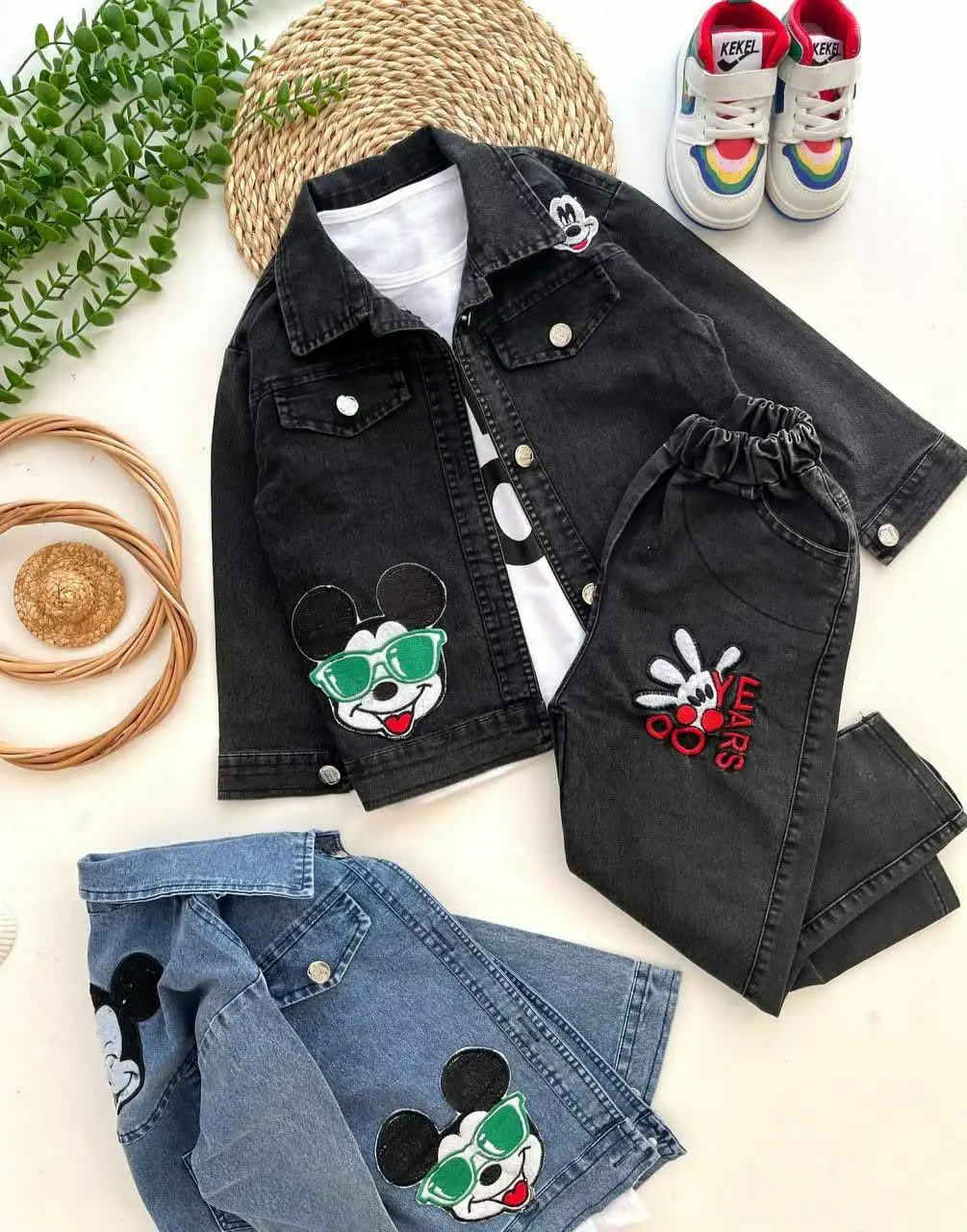 عیده و‌سه تیکه هاش✌️💣😍
