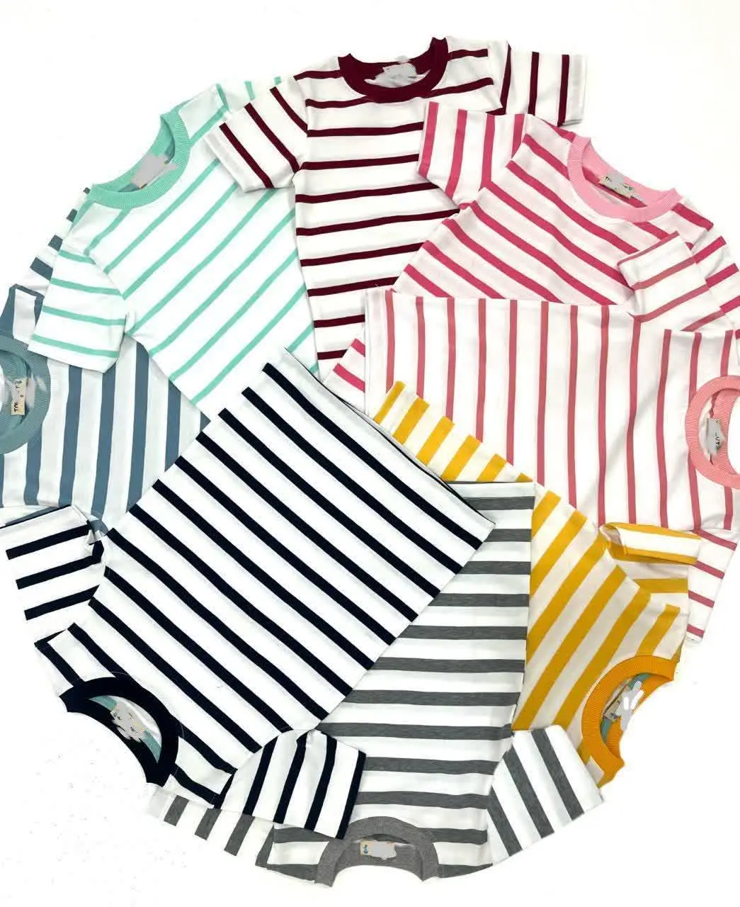 تیشرت آبرنگی با رنگ‌های جذاب🍃
