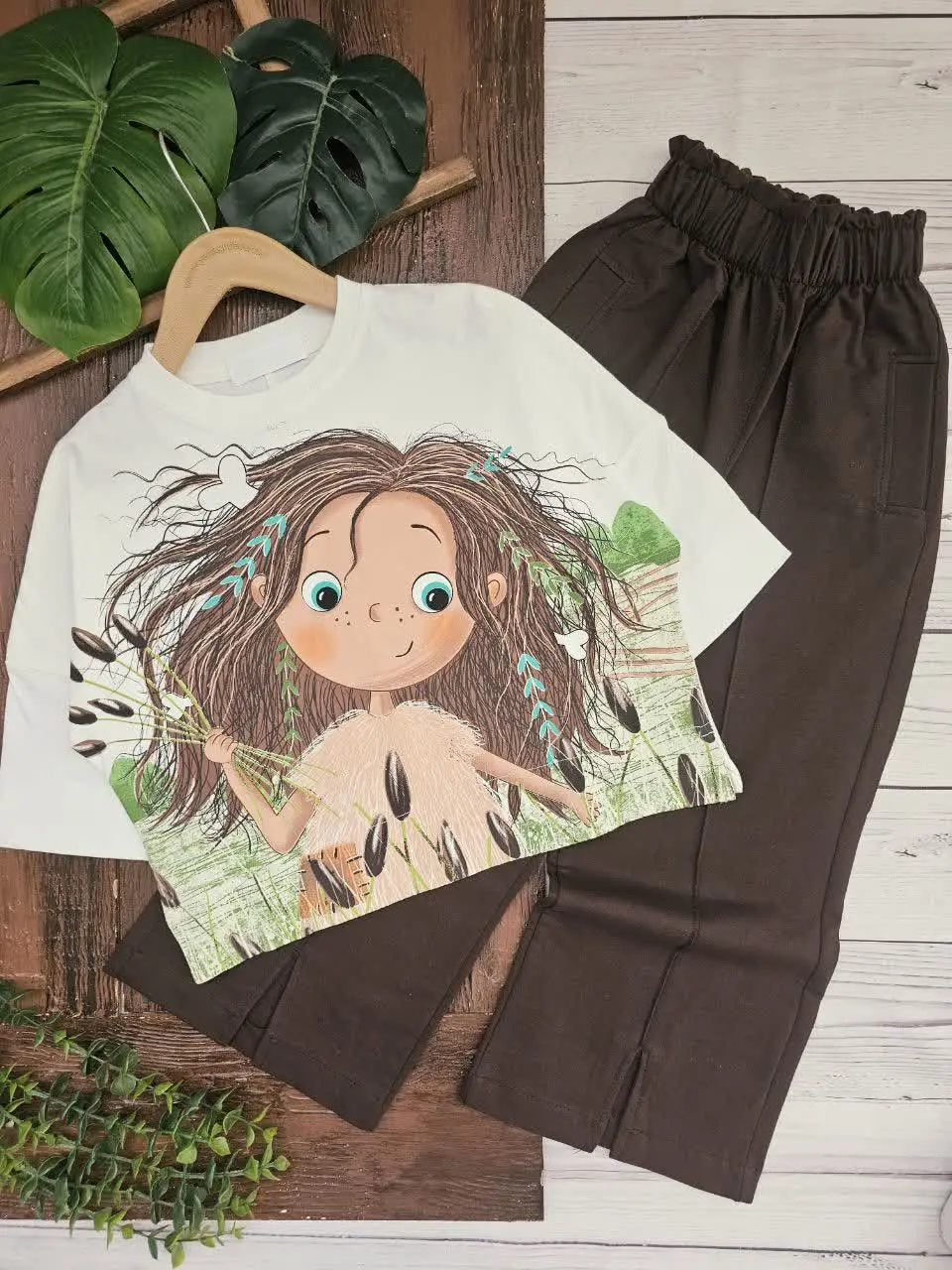 کراپ و شلوار مو پریشان
