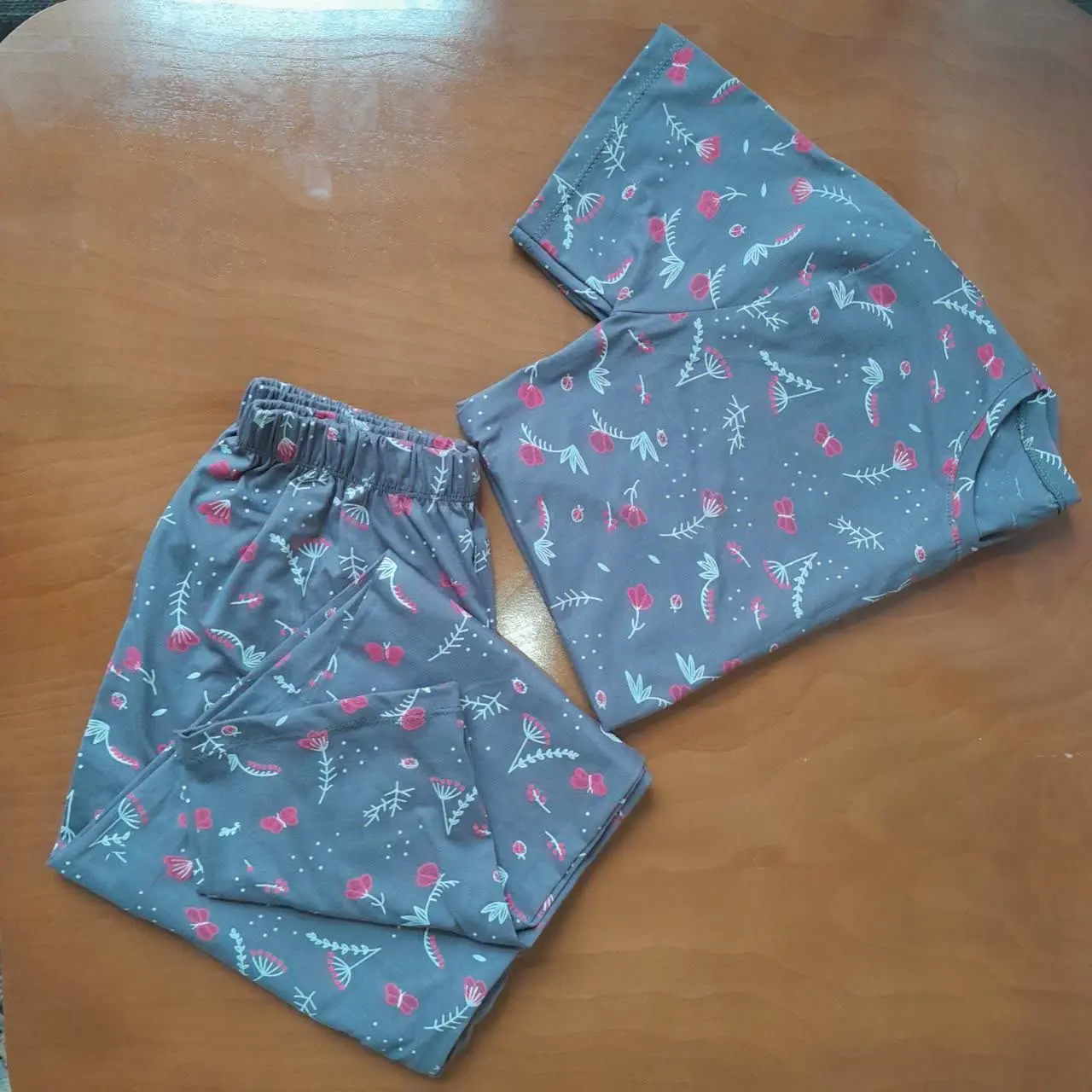 تیشرت شلوارهای جنس عالی با تنخور خیلی جذاب و شیک
