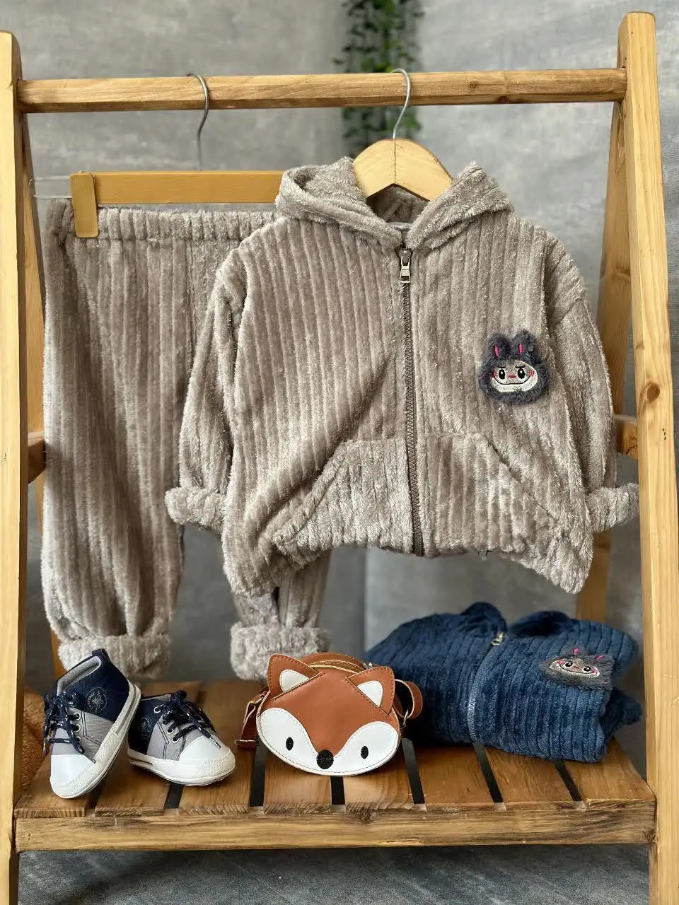 مچ و دمپایی شلوار کش هستش