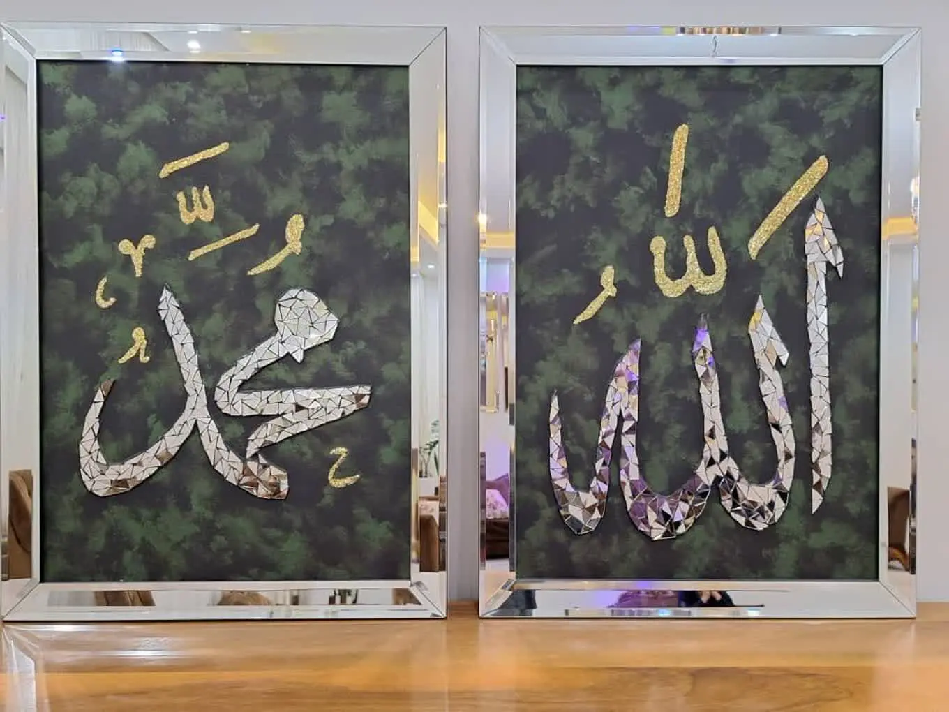 اگر دوست دارین از رنگ سبز در زمینه‌ی این تابلوها استفاده بشه این طرح رو
