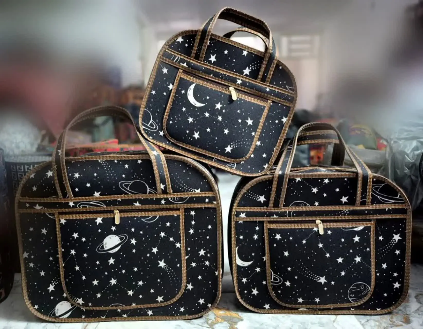 خسته شدی از چمدان‌های سنگین و جاگیر؟ 🤔
