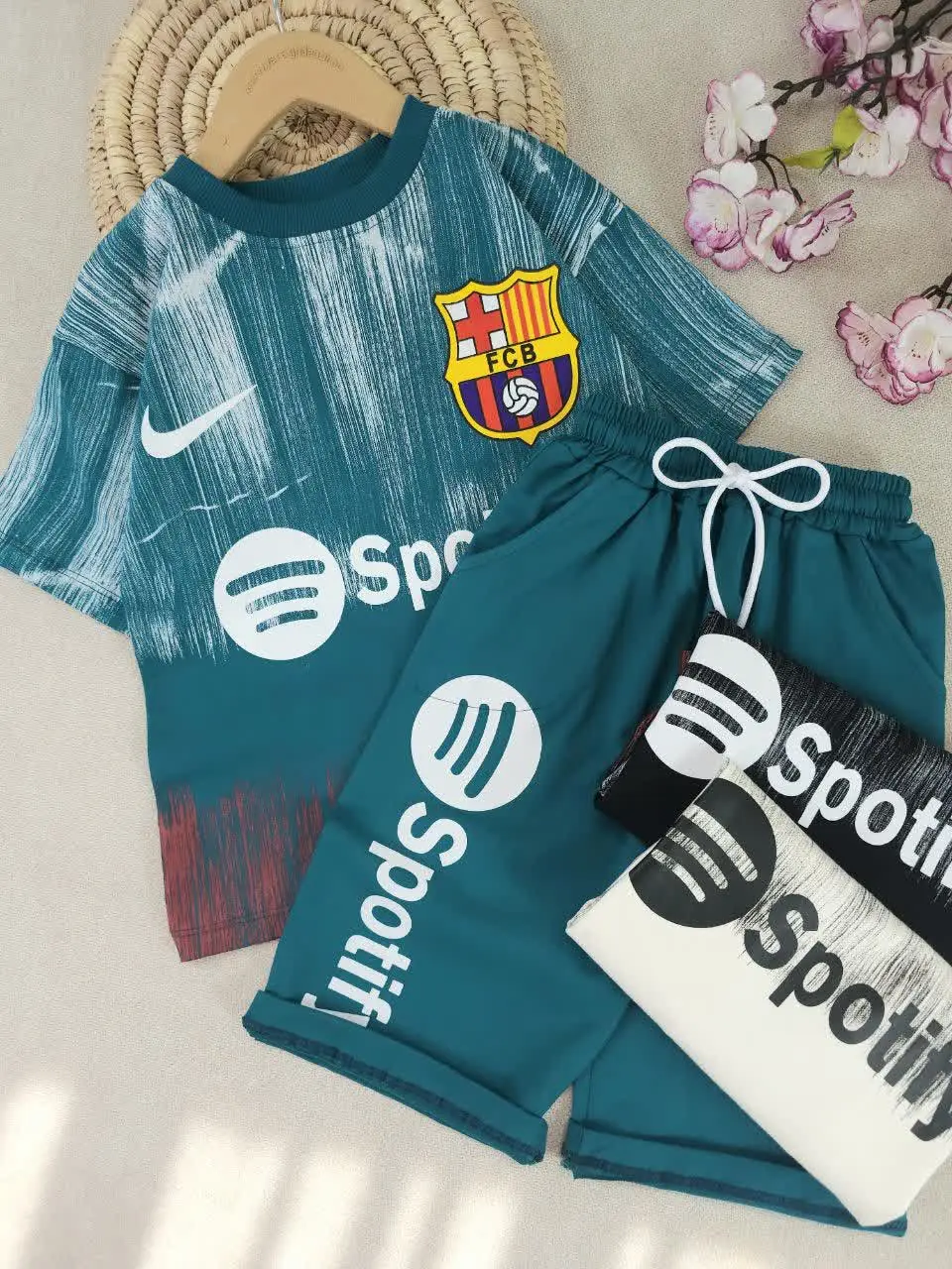 رنگبندی: سفید، مشکی، طوسی، کله غازی
