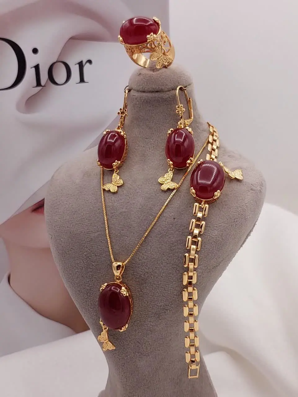 💎با آویز پروانه و زنجیر