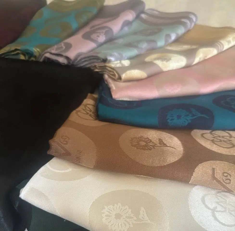 ۱۲ رنگ بی نظیر از روسری های...