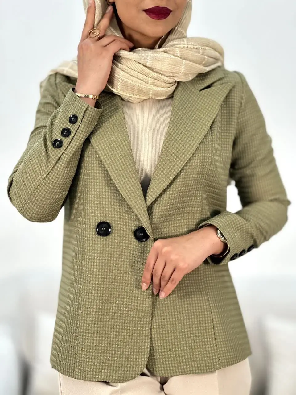 نام: کت آتیس
