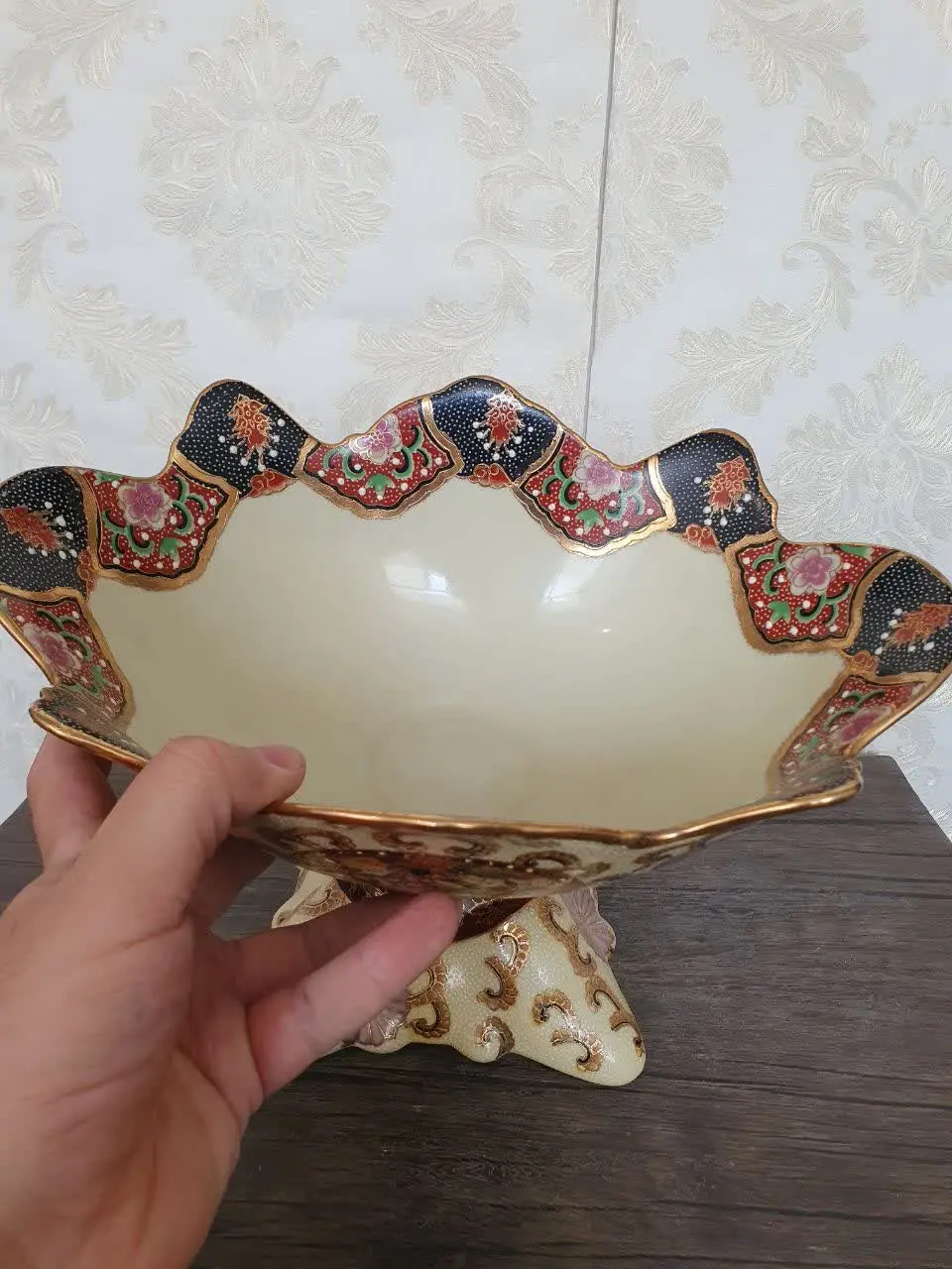 - یک عدد کشکول میوه خوری. 
